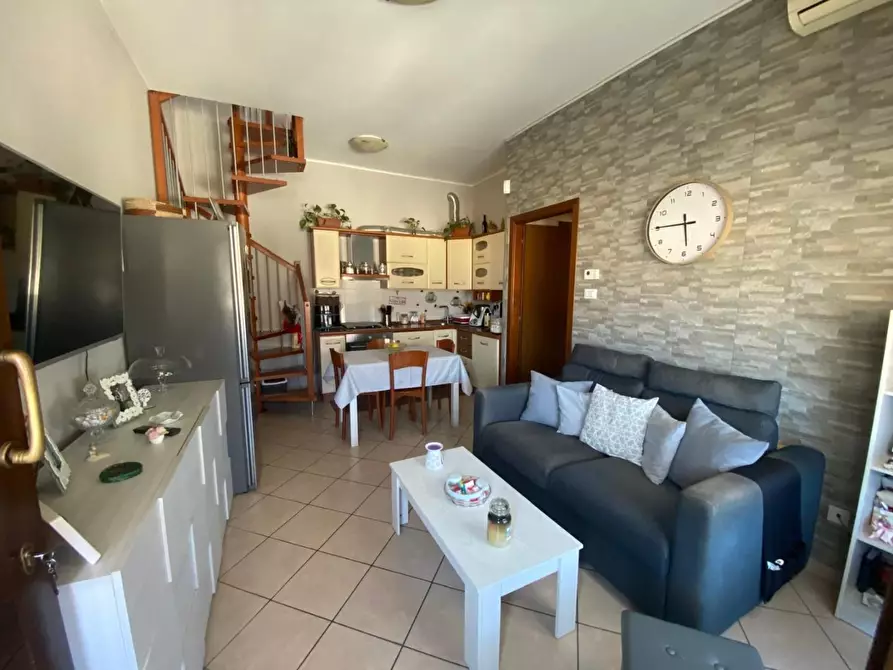 Immagine 2 di Appartamento in vendita  a Santa Maria A Monte