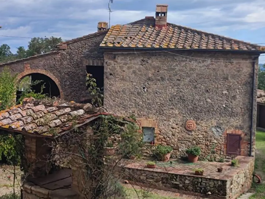 Immagine 17 di Casa colonica in vendita  a Chiusdino