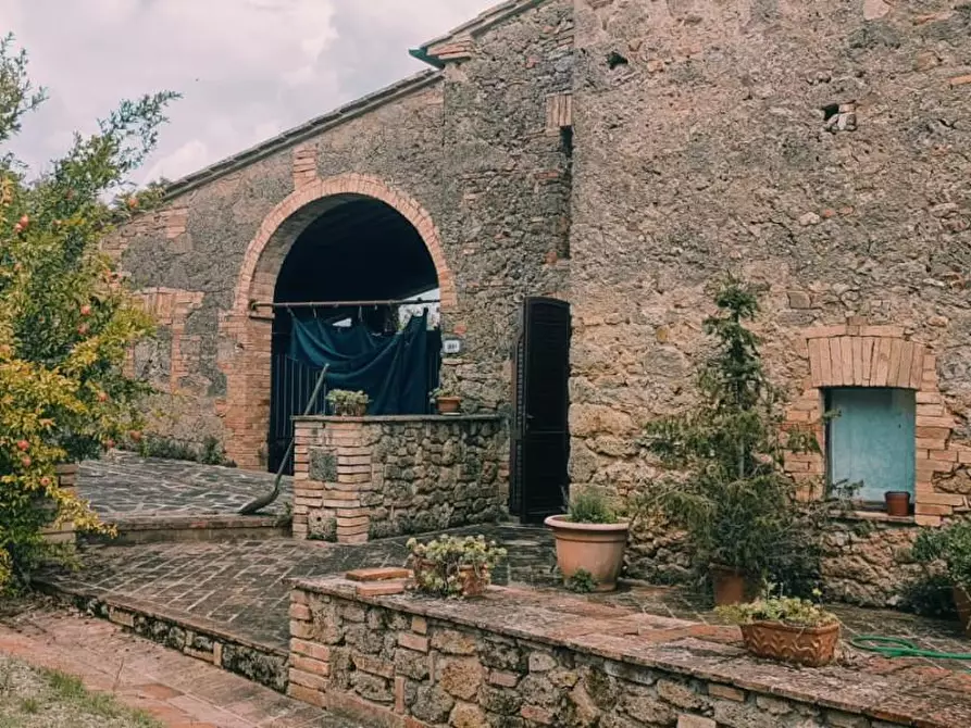 Immagine 8 di Casa colonica in vendita  a Chiusdino