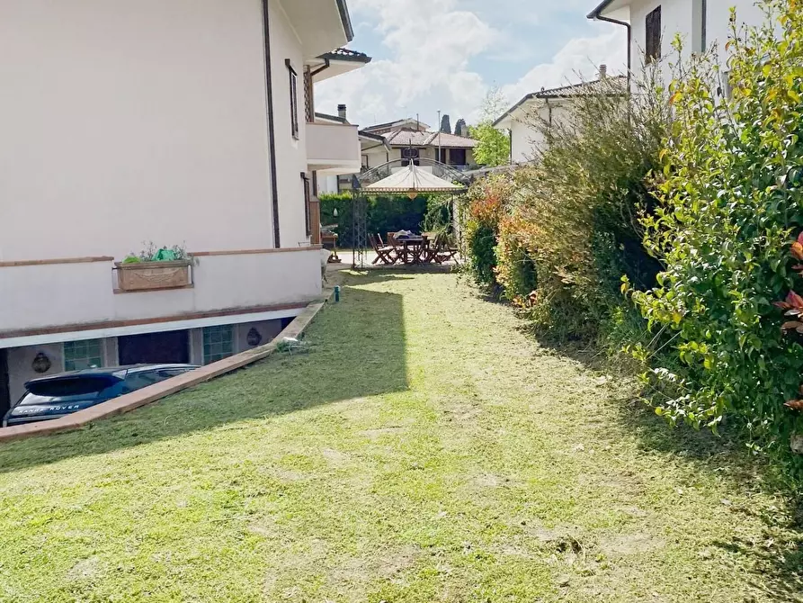 Immagine 46 di Villa in vendita  a Uzzano