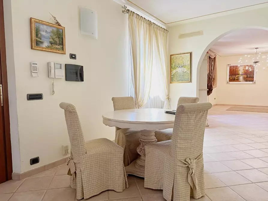 Immagine 11 di Villa in vendita  a Uzzano