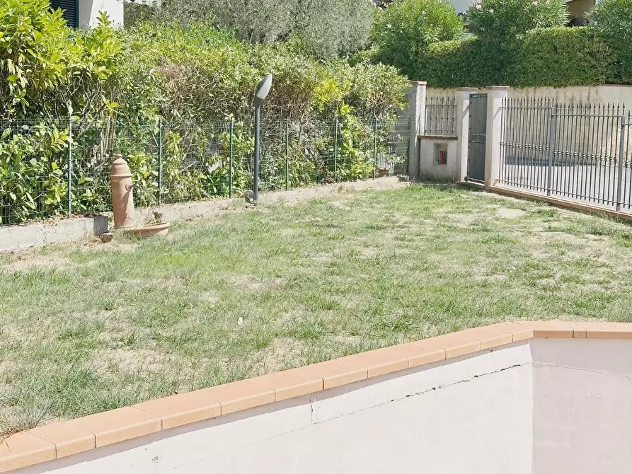 Immagine 45 di Villa in vendita  a Uzzano