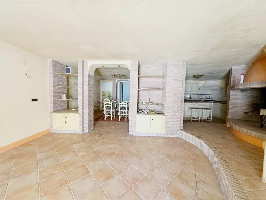 Immagine 32 di Villa in vendita  a Uzzano