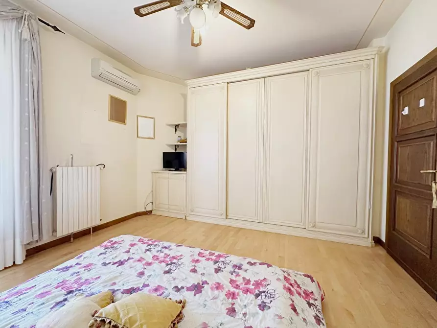 Immagine 17 di Villa in vendita  a Uzzano