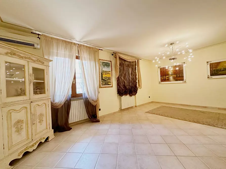 Immagine 9 di Villa in vendita  a Uzzano