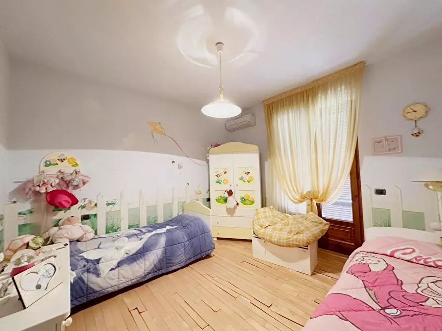 Immagine 18 di Villa in vendita  a Uzzano