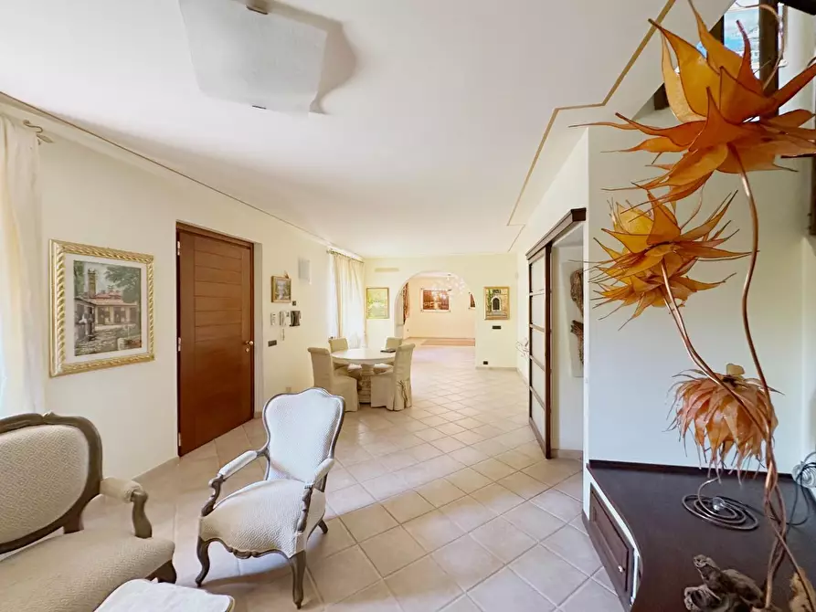 Immagine 13 di Villa in vendita  a Uzzano