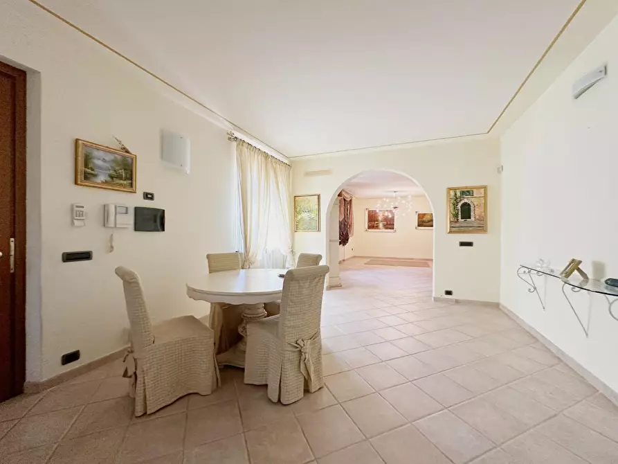 Immagine 2 di Villa in vendita  a Uzzano