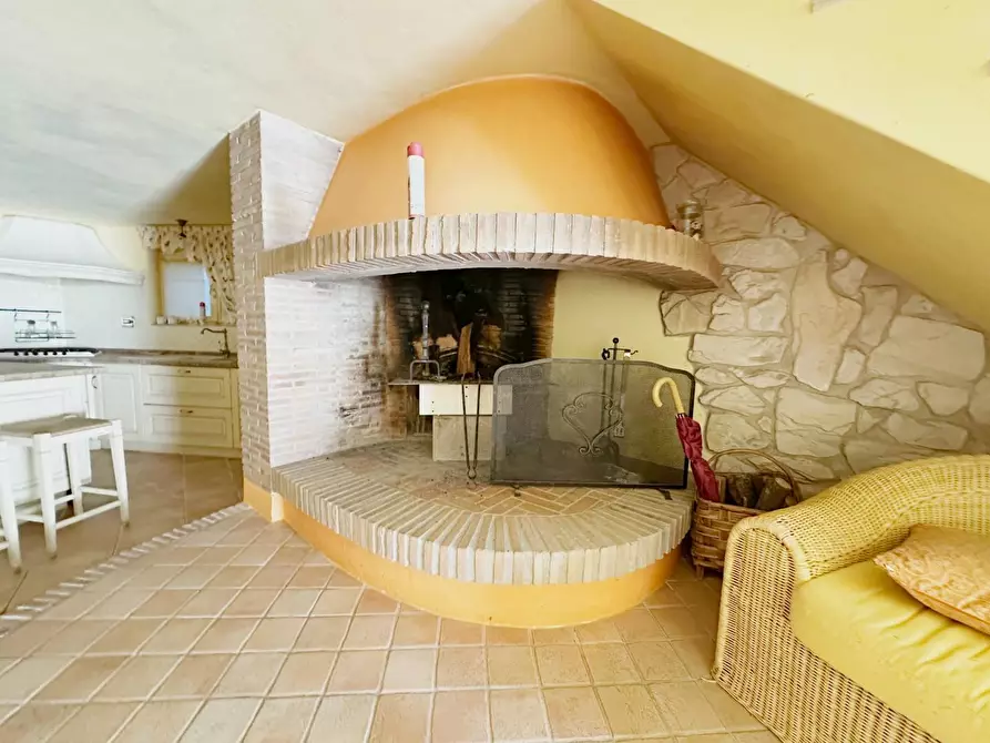 Immagine 34 di Villa in vendita  a Uzzano