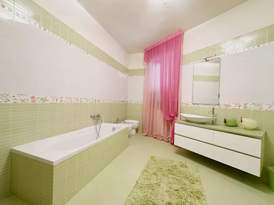 Immagine 25 di Villa in vendita  a Uzzano