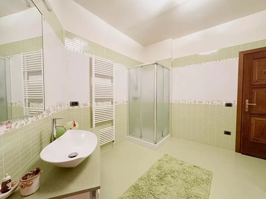 Immagine 26 di Villa in vendita  a Uzzano