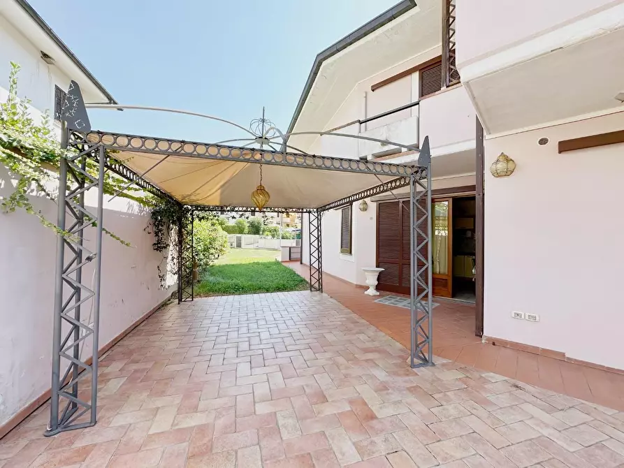 Immagine 41 di Villa in vendita  a Uzzano