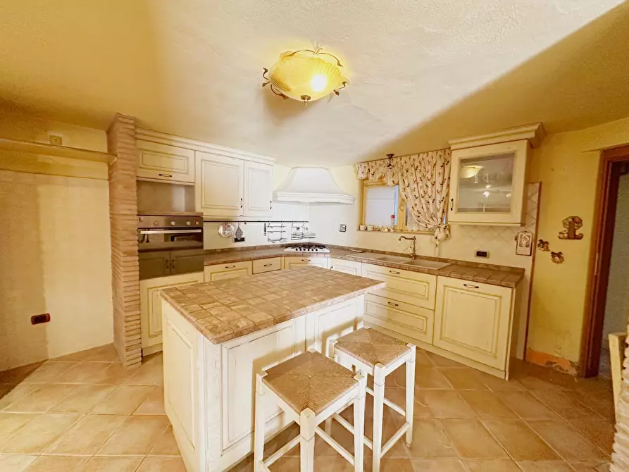 Immagine 33 di Villa in vendita  a Uzzano