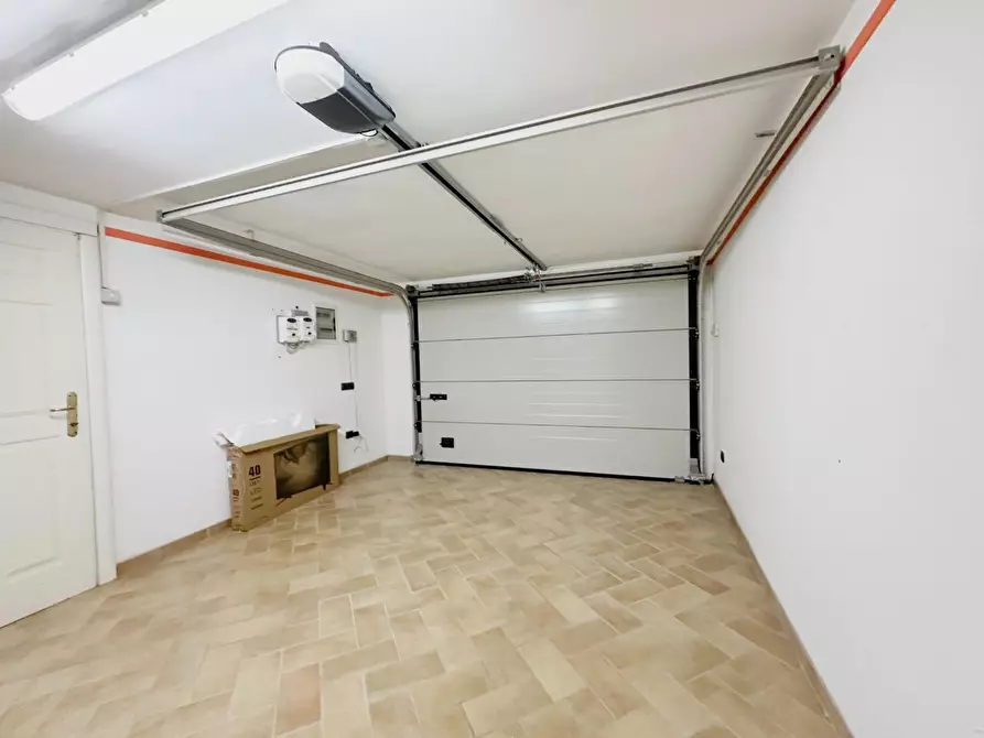 Immagine 39 di Villa in vendita  a Uzzano