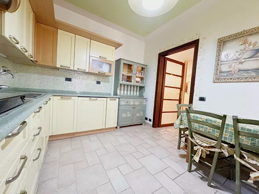 Immagine 8 di Villa in vendita  a Uzzano