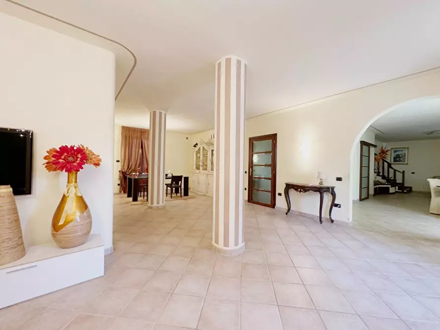 Immagine 5 di Villa in vendita  a Uzzano