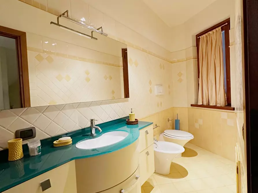 Immagine 10 di Villa in vendita  a Uzzano