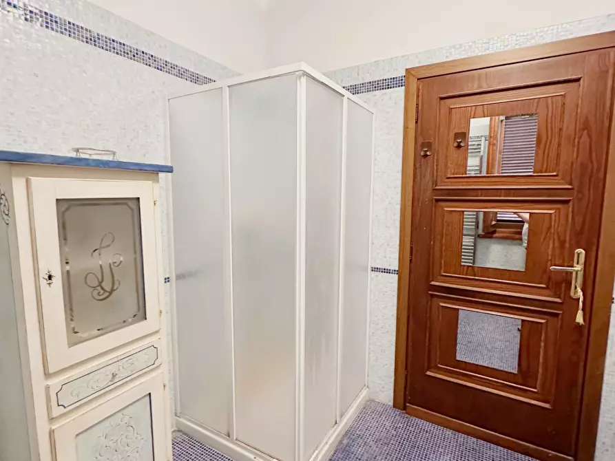 Immagine 28 di Villa in vendita  a Uzzano