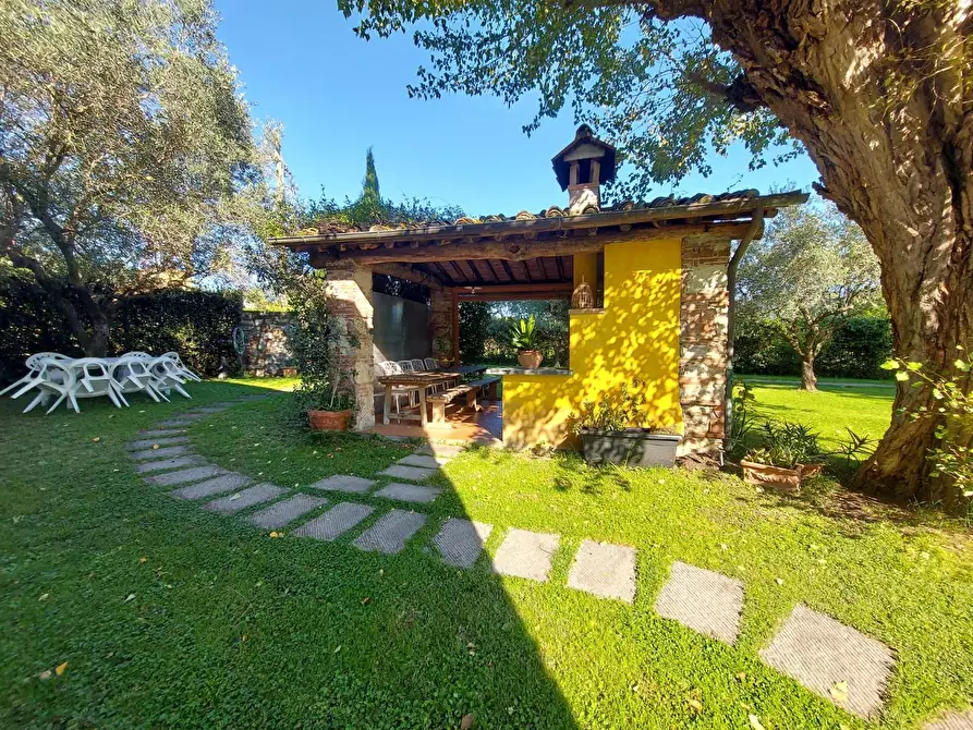 Immagine 52 di Rustico / casale in vendita  a Lucca