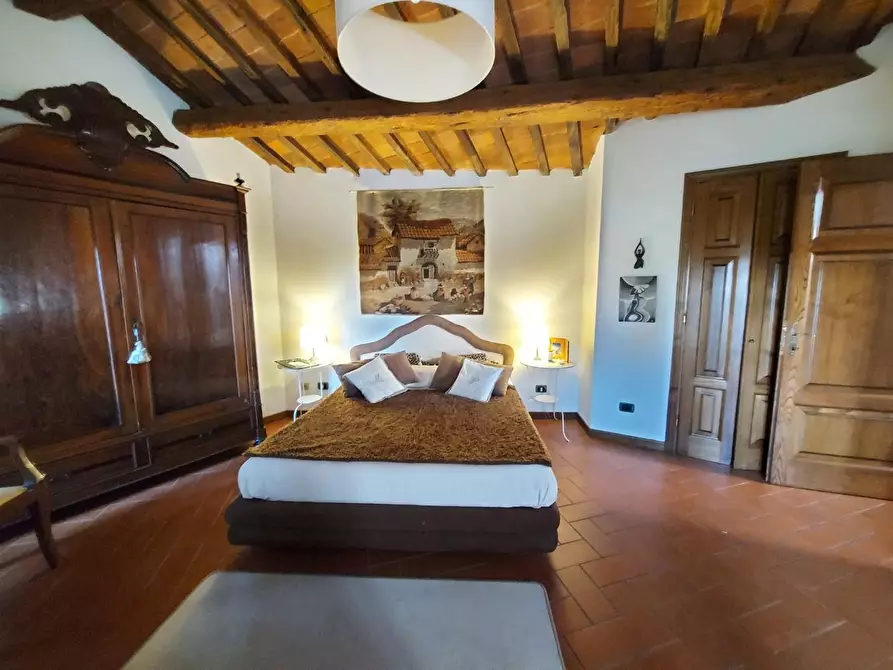 Immagine 19 di Rustico / casale in vendita  a Lucca