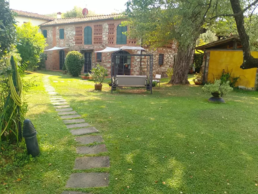 Immagine 12 di Rustico / casale in vendita  a Lucca