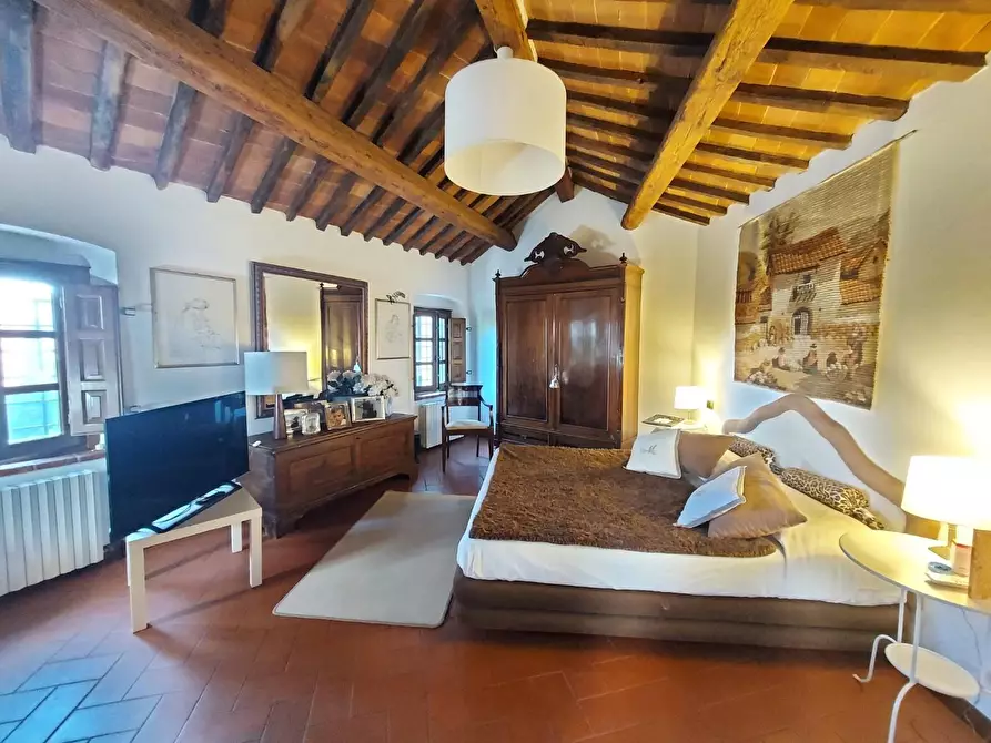 Immagine 18 di Rustico / casale in vendita  a Lucca