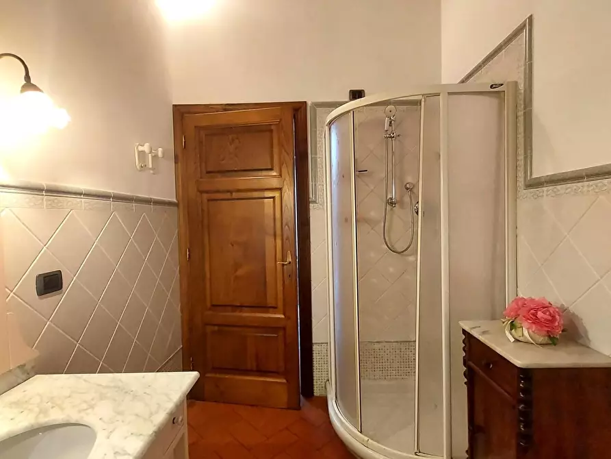 Immagine 30 di Rustico / casale in vendita  a Lucca