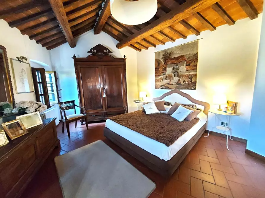 Immagine 21 di Rustico / casale in vendita  a Lucca