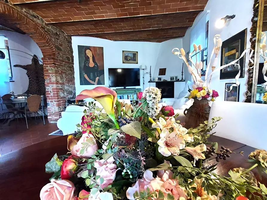 Immagine 47 di Rustico / casale in vendita  a Lucca