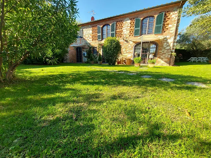 Immagine 51 di Rustico / casale in vendita  a Lucca