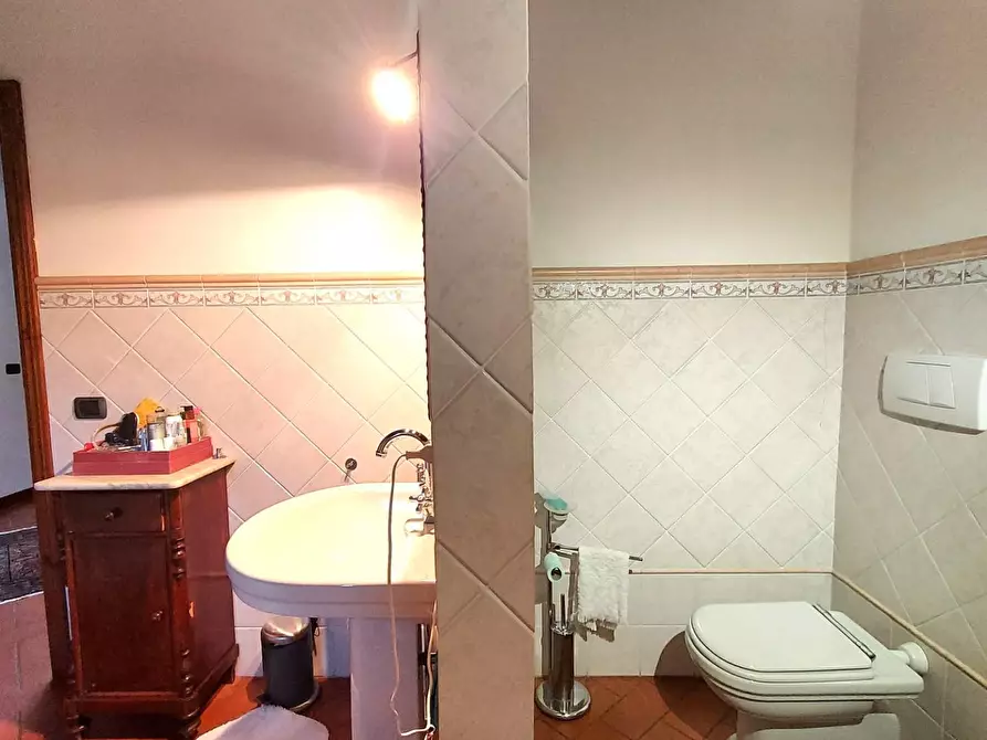 Immagine 35 di Rustico / casale in vendita  a Lucca