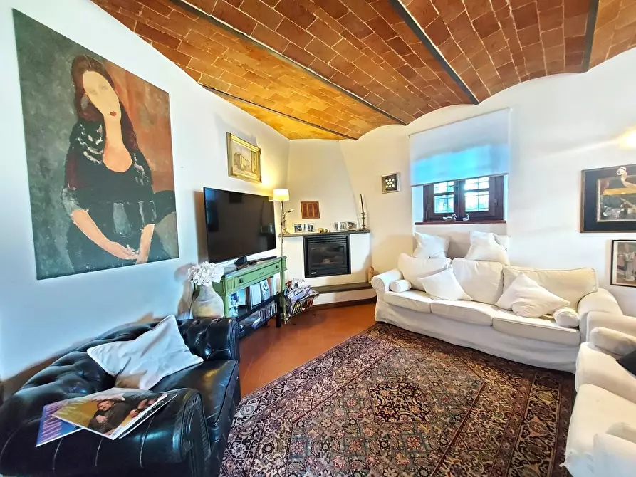 Immagine 42 di Rustico / casale in vendita  a Lucca