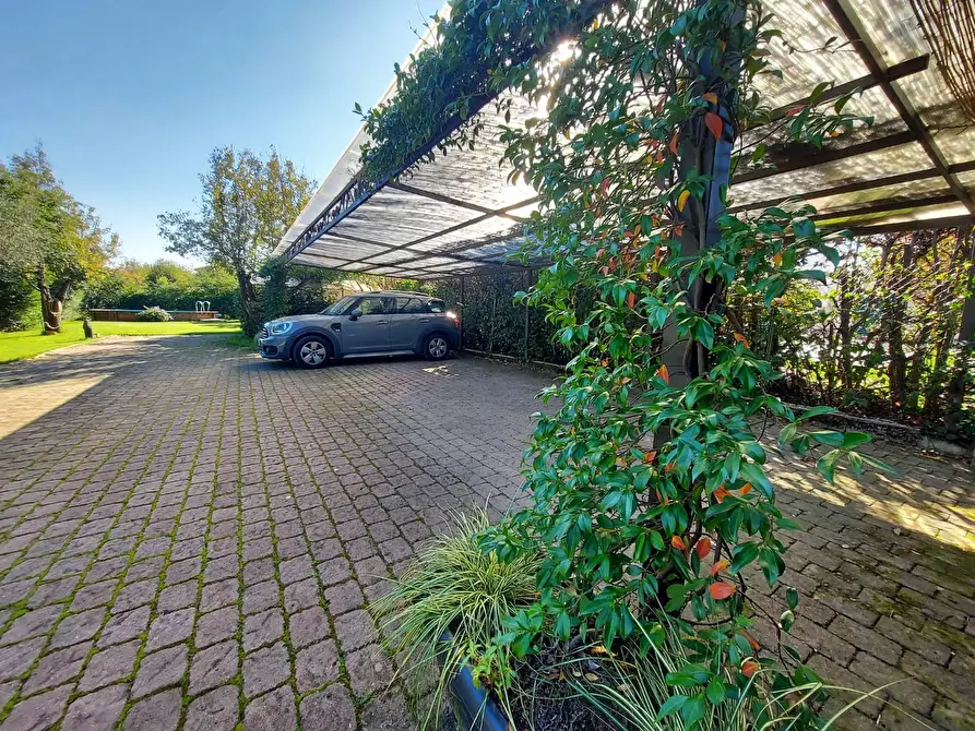 Immagine 63 di Rustico / casale in vendita  a Lucca