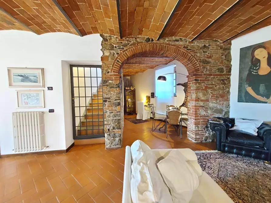 Immagine 41 di Rustico / casale in vendita  a Lucca