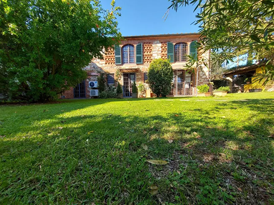 Immagine 1 di Rustico / casale in vendita  a Lucca