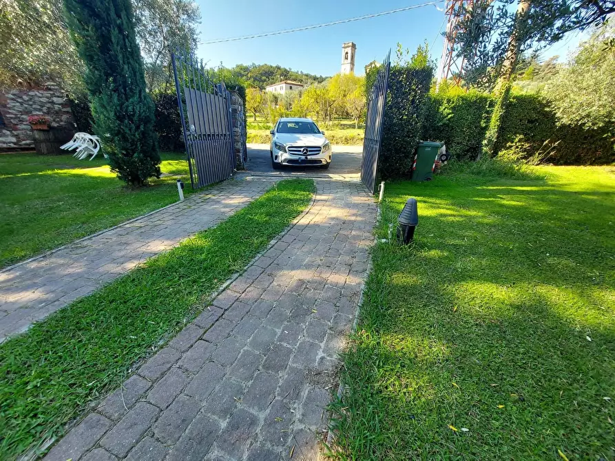 Immagine 59 di Rustico / casale in vendita  a Lucca