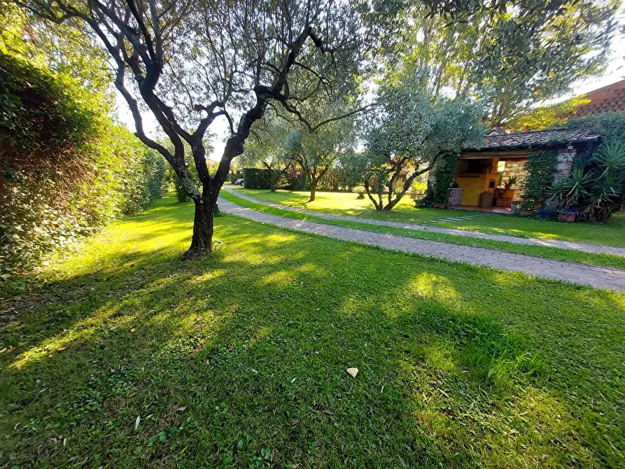 Immagine 58 di Rustico / casale in vendita  a Lucca