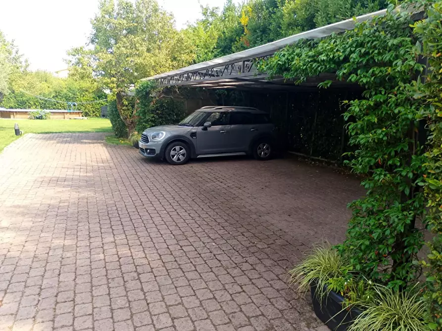 Immagine 13 di Rustico / casale in vendita  a Lucca