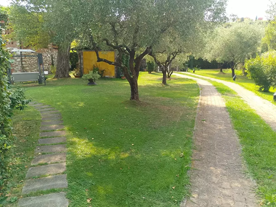 Immagine 14 di Rustico / casale in vendita  a Lucca