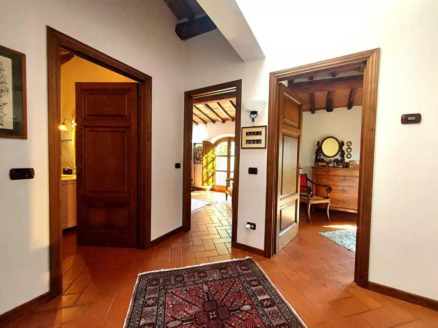 Immagine 38 di Rustico / casale in vendita  a Lucca