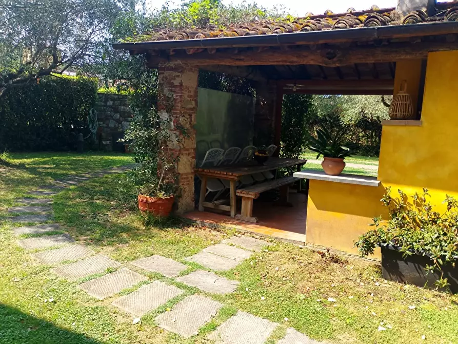 Immagine 10 di Rustico / casale in vendita  a Lucca