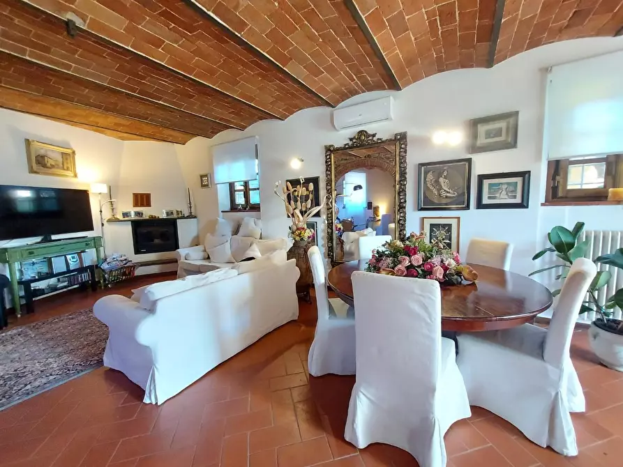 Immagine 40 di Rustico / casale in vendita  a Lucca