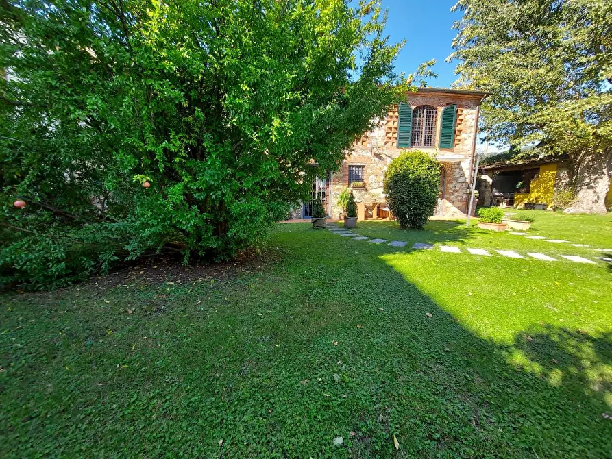 Immagine 50 di Rustico / casale in vendita  a Lucca
