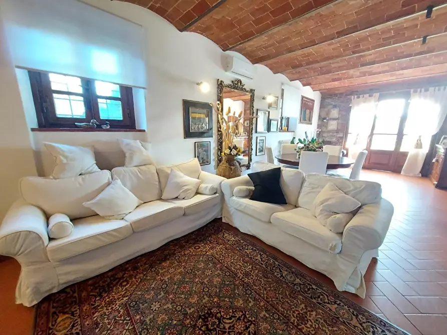 Immagine 43 di Rustico / casale in vendita  a Lucca