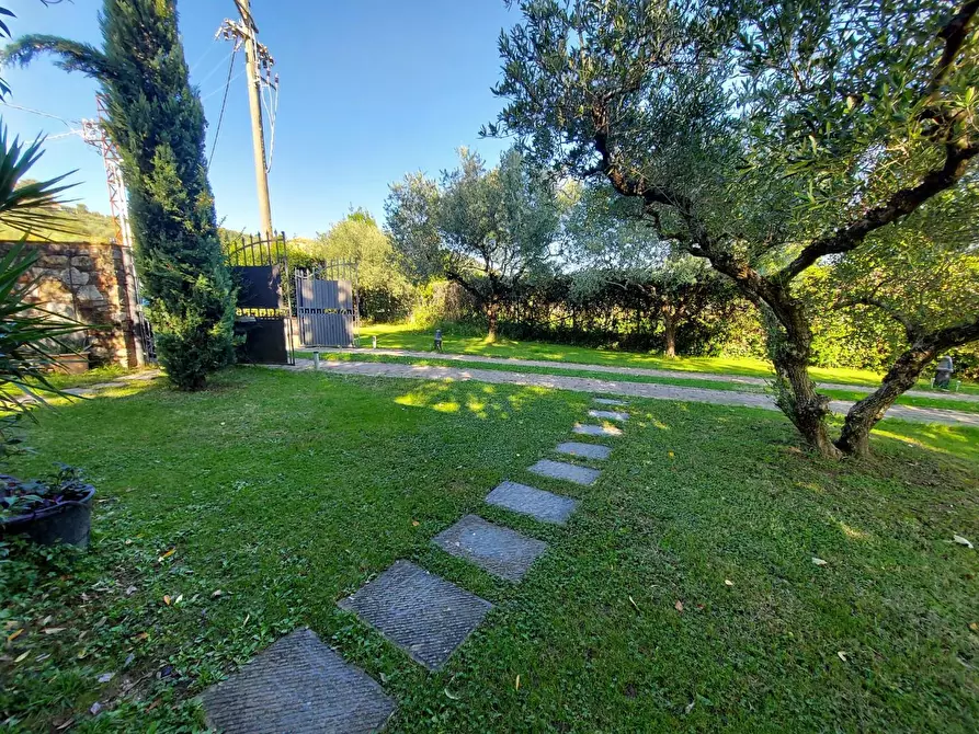 Immagine 57 di Rustico / casale in vendita  a Lucca