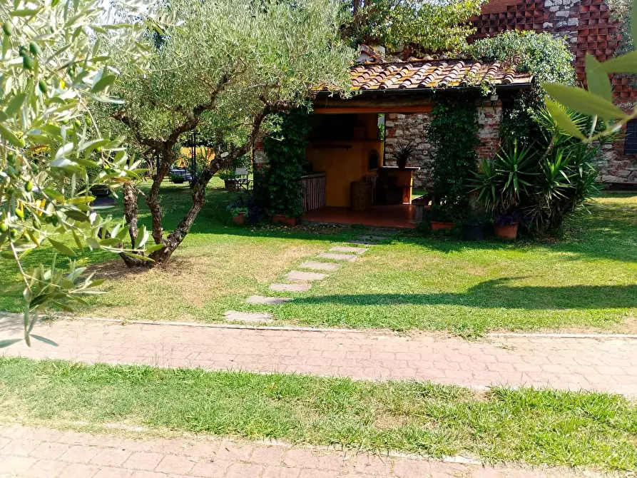Immagine 17 di Rustico / casale in vendita  a Lucca