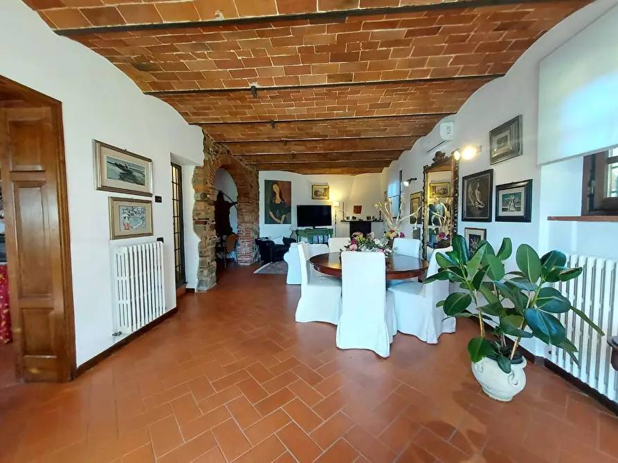 Immagine 39 di Rustico / casale in vendita  a Lucca