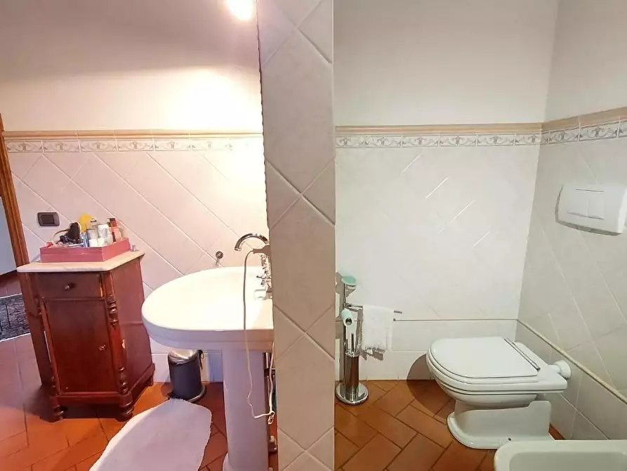 Immagine 34 di Rustico / casale in vendita  a Lucca