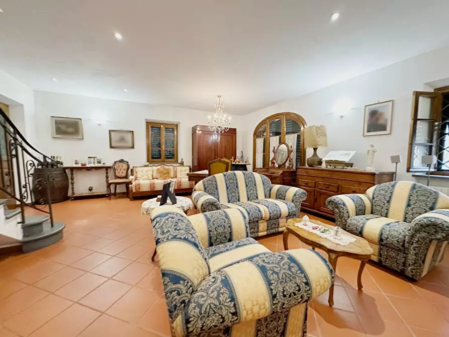 Immagine 8 di Casa colonica in vendita  a Capannori