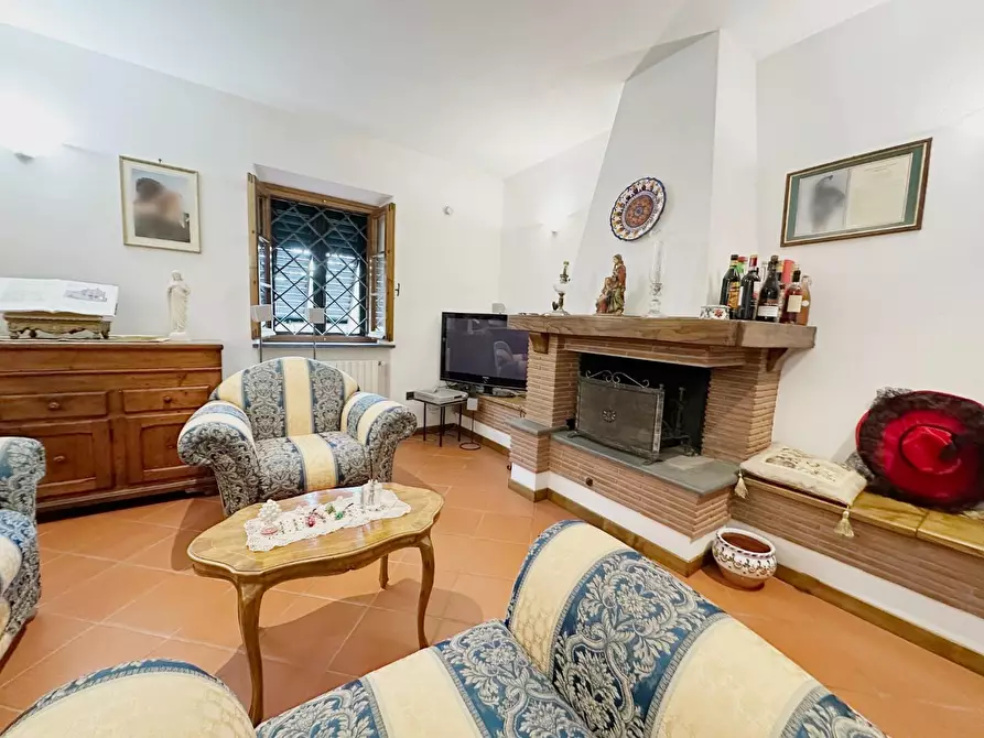 Immagine 5 di Casa colonica in vendita  a Capannori